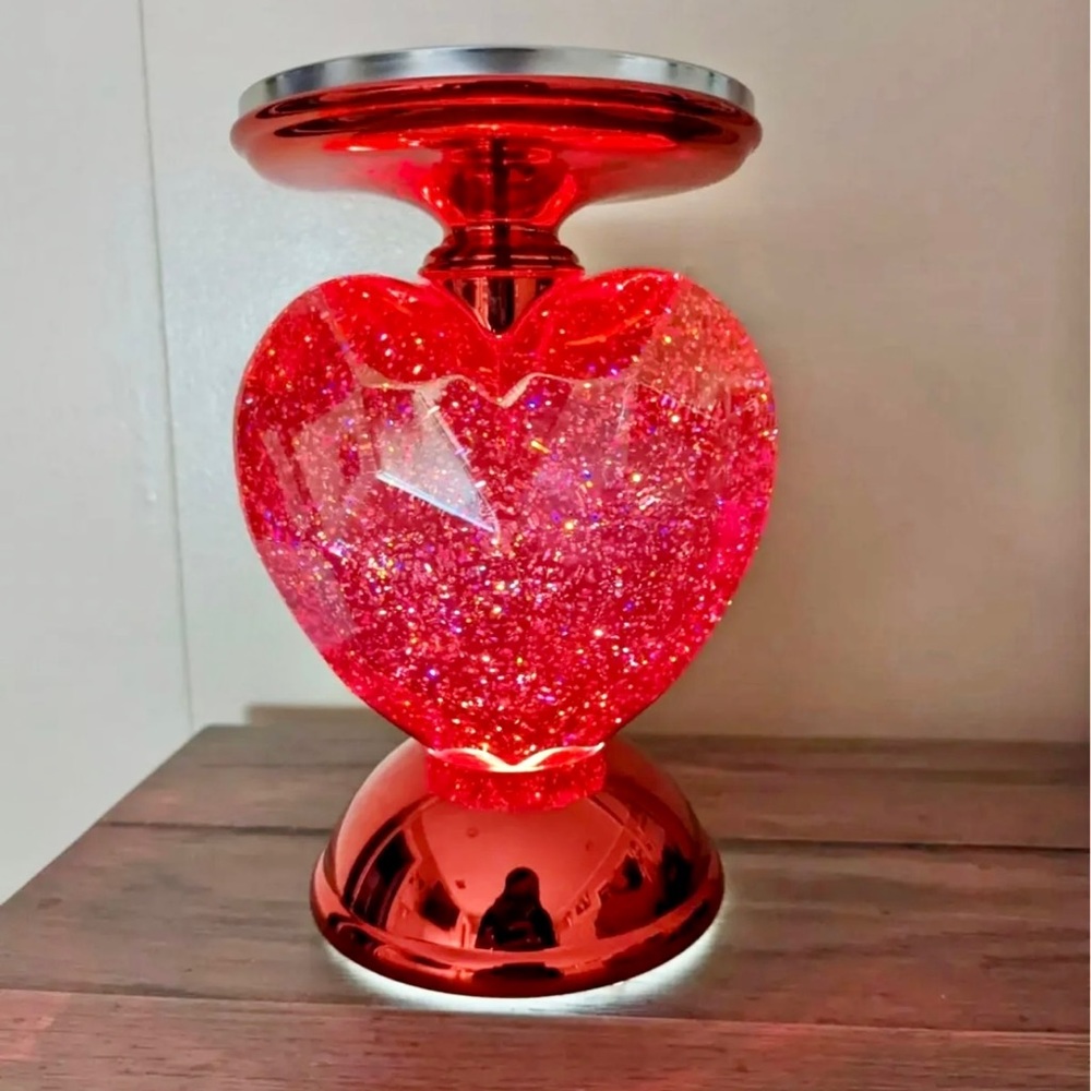 Bath and Body Works Water Globe Heart light-up Pedestal 3-Wick Candle Holder